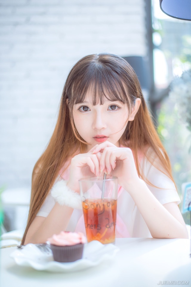 “呵呵~”诸葛亮摇了摇头，对于张飞的性格，他也挺无语的，不过此番出征巴蜀，少了张飞可不行。